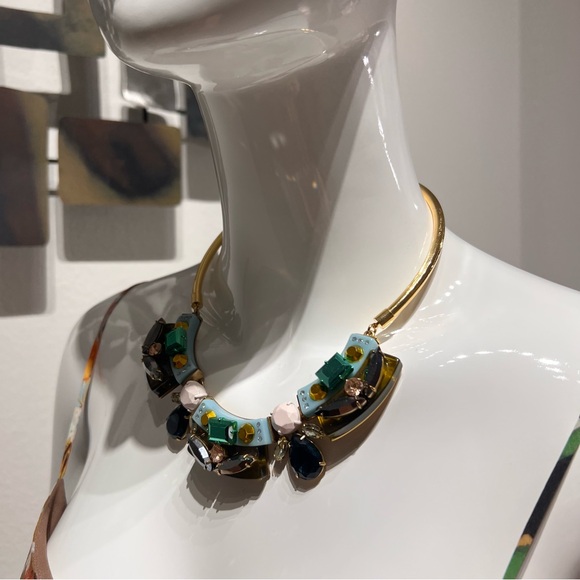 J.Crew Lucite and Crystal Collar Necklace Green Yellow Multi-Color Light Gold Ox - Picture 5 of 15
